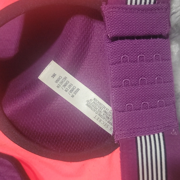 Victoria's Secret Knockout maximum support sports bra - Picture 3 of 3